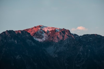 棕山低角度摄影